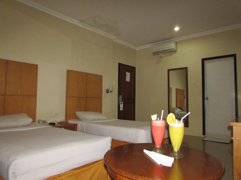 วิซาตา โฮเทล แอมเปรา Hotel ปาเลมบัง ภายนอก รูปภาพ